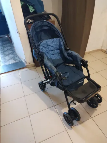 Carrinho de bebê + bebê conforto