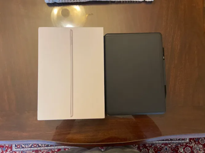 iPad 9ª geração 64 GB + CAPA Logitech Slim Folio + CANETA WB