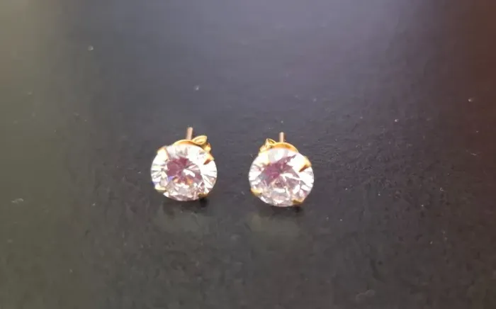 Brinco cristal dourada