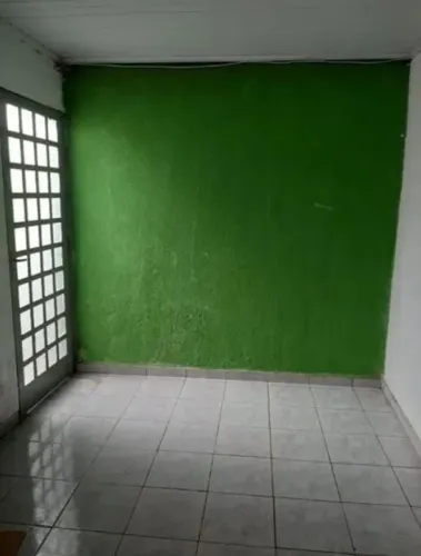 Aluga-se casa dos fundos no PSul P4