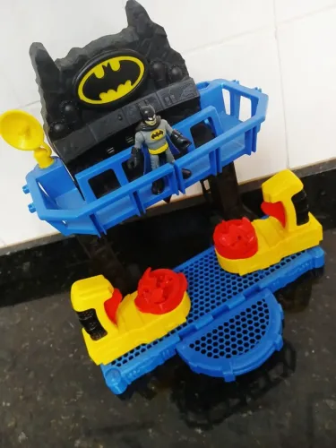 Imaginext batalha na Batcaverna da Mattel