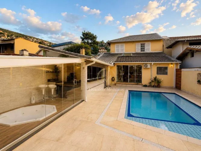 Casa com 4 dormitórios à venda, 340 m² por R$ 1.250.000,00 - Cascatinha - Petrópolis/RJ