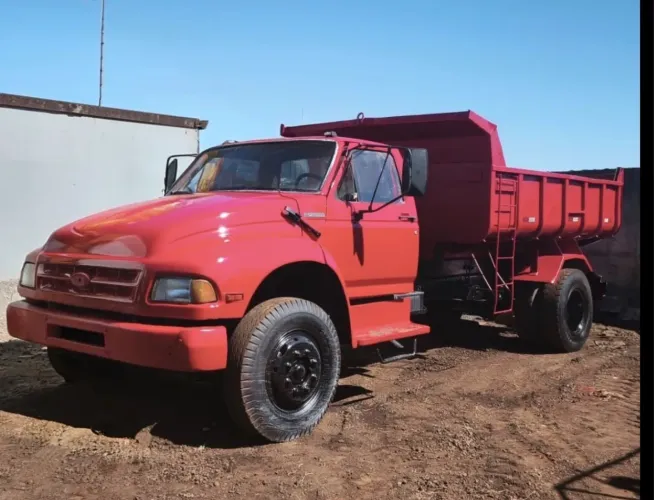 Ford F12.000 ano 1996 com caçamba de 5 ? com 2 pistões e motor MWM X10, em SP