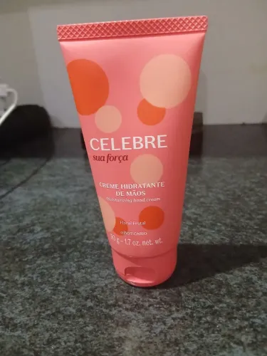 Creme de mão celebre sua força