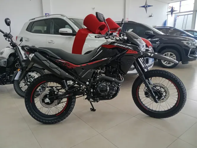 Moto semi nova ,