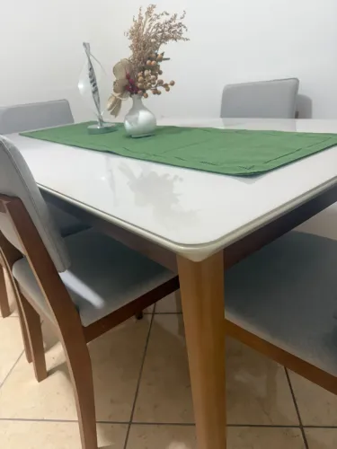 Mesa Nova com 6 cadeiras 