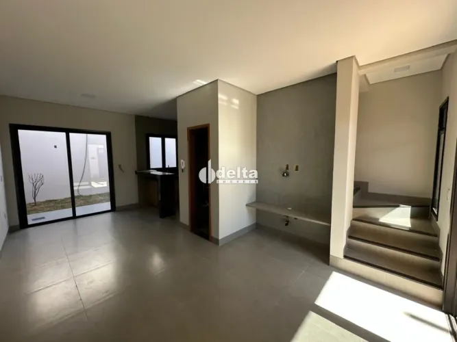 Casa residencial disponível para venda no bairro Grand Ville em Uberlândia-MG.