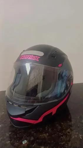 Capacete tamanho 54 novinho usado pouquíssimo