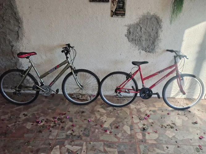 Vendo duas bicicletas usadas marcas trilha e xst 2000 aro 26 no estado em que se encontram