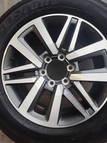 Roda Hilux SRX