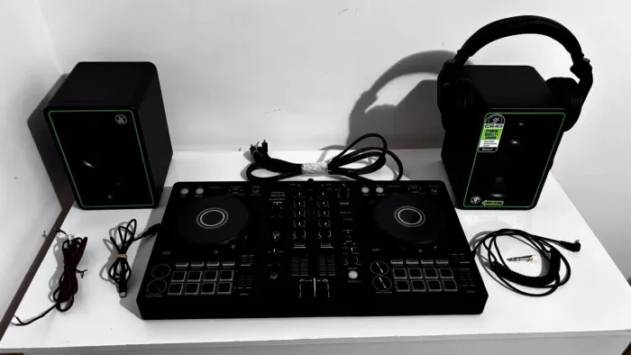 Controladora DDJ-FLX4 + Monitores de Studio +Headphone