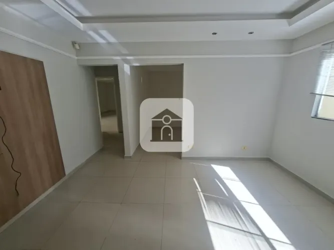Casa para locação no bairro Saraiva