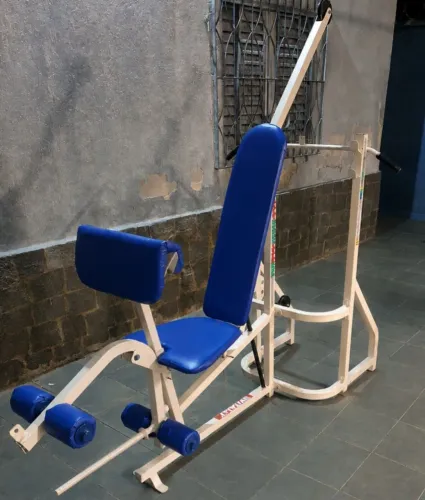 Vendo ou troco estação de musculação completa