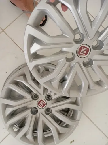 Rodas de ferro + Calotas do Fiat Cronos, aro 15.