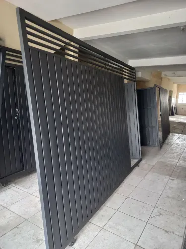 PORTÃO DE CORRER NOVO COM SOCIAL ENBUTIDO 430x2.50