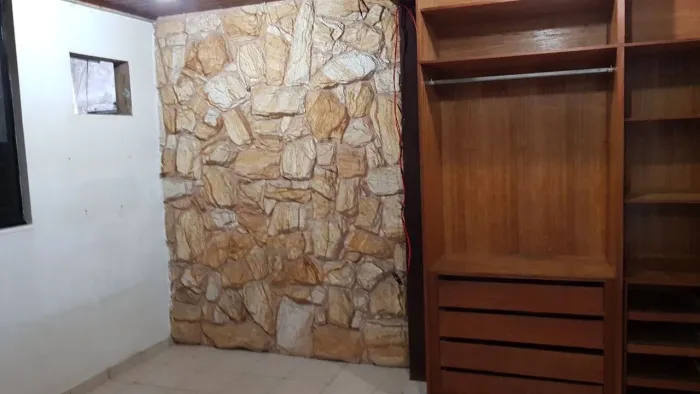 Alugo apartamento primeiro andar -3 quartos