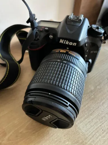 Câmera Nikon 7100 estado Zero com lente 18 -140