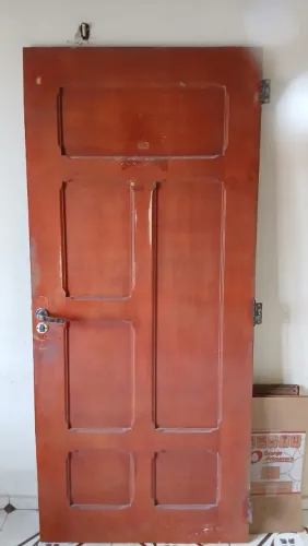 Vendo uma porta