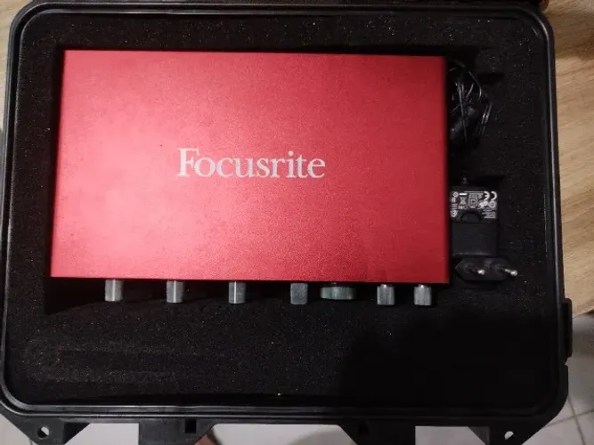 Focusrite Scarlett 4i4 (4ª Geração)