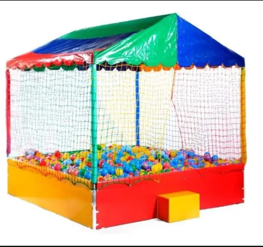 Vendo PISCINA DE BOLINHAS com 300 bolas. Tamanho GRANDE: 2 X 2 m .