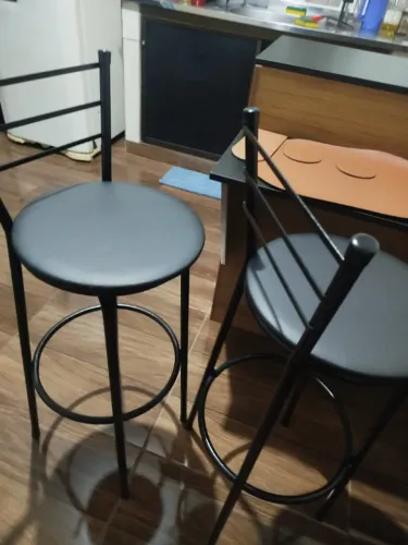 2 banquetas novas 
