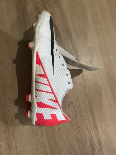 Chuteira Nike de trava
