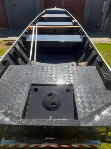 Barco Carreta motor único dono