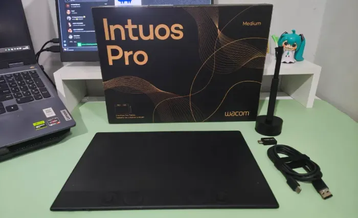 Mesa Digitalizadora - Wacom Intuos Pro Média (2025) PTK670