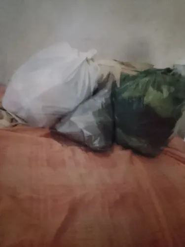 roupa de bebê recém-nascido coloque com muitas roupas