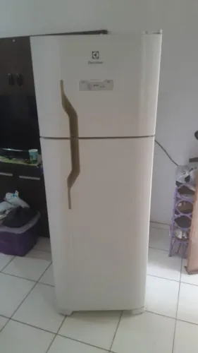 Geladeira Electrolux  com defeito 