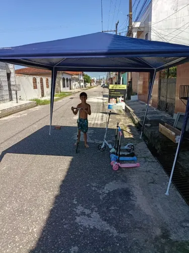 VENDO ESTA TENDA 3m X 3m NOVINHA.