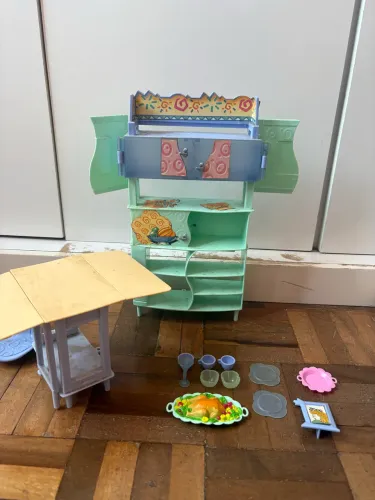 Sala de jantar Barbie anos 90