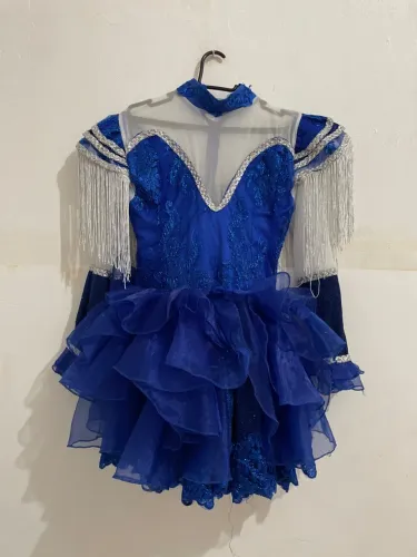 Vestido de 7 setembro feito a mão tamanho P apenas usado uma vez.