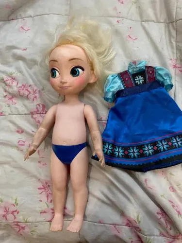 boneca Elsa original da Disney Store incompleta