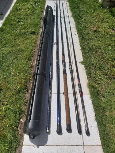 Varas de pesca para beira mar. 5 varas mais estojo apenas $1100,00