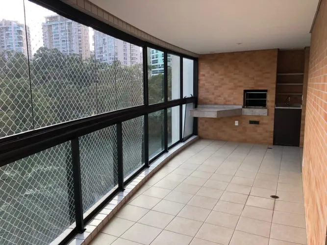 Apartamento! 4 suítes, 4 vagas em meio ao verde, em condomínio clube! Ao lado do Parque Bu