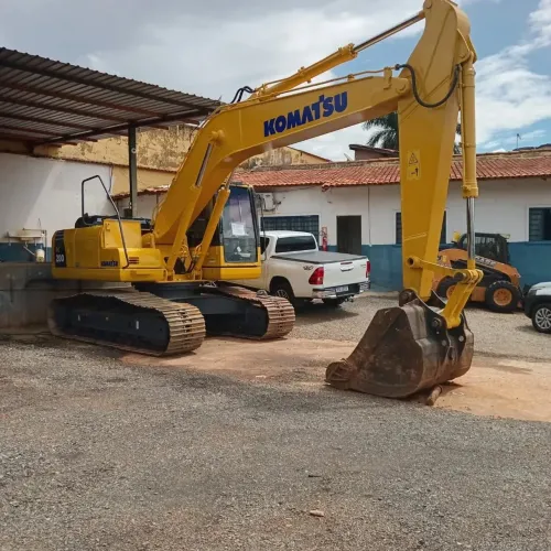 Escavdeira Komatsu PC *paço agio*