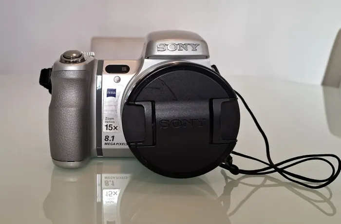 Camera fotográfica SONY DSC-H9