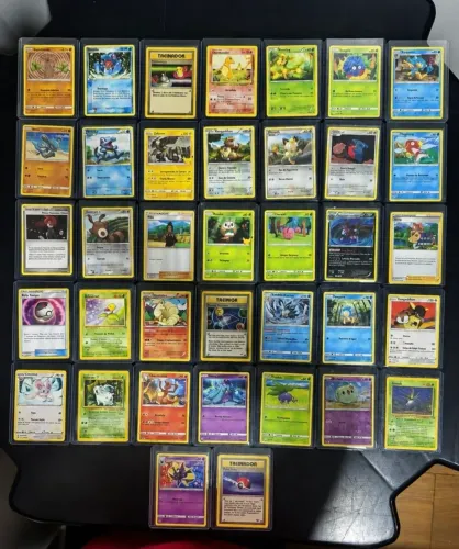 Lote 37 Cartas Pokémon TCG - Antigas e Atuais + Sleeves