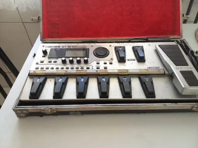 Pedaleira BOSS GT 10 GUITAR