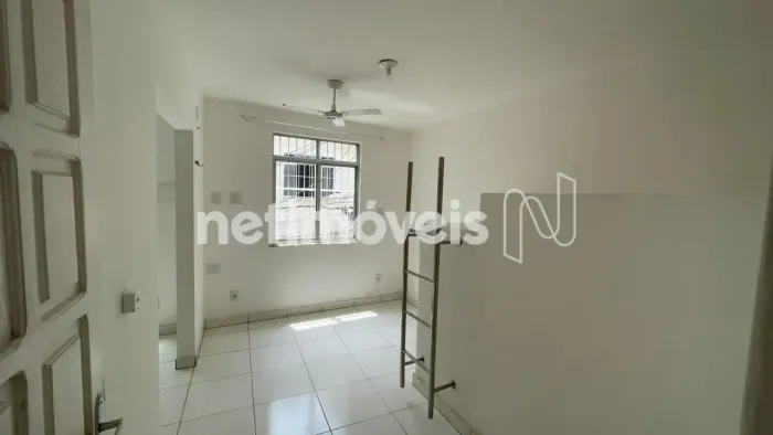 Apto 1° andar Nascente com Suíte na Av. Carlos Gomes Reformado