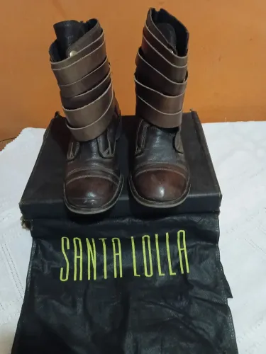 Bota 'SANTA LOLLA'.