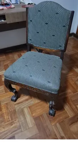 Cadeira madeira com estofado ? resistente e confortável