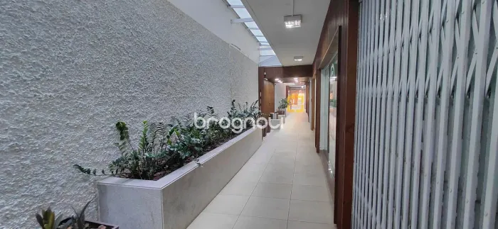 Loja com 29,57,privativos e mezanino, no centro de Florianópolis