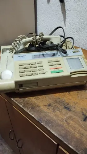 Aparelhos eletrônicos antigos diversos