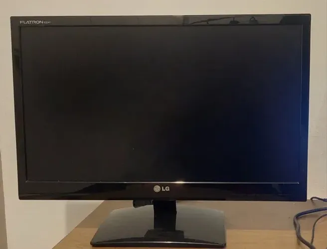 Monitor LG Flatron E2241v-pn 21,5" LED Full Hd HDMI Vga DVI (seminovo)