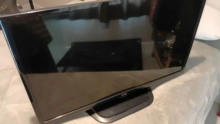 TV lg 32 polegadas. PARA CONSERTO.