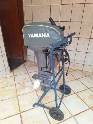 Motor de polpa da Yamaha 2018,praticamente zero não tem 12 horas de uso,carinho,tanque etc