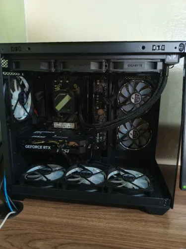 ? PC Gamer Ryzen 7 5700X + RTX 5060 8GB ?