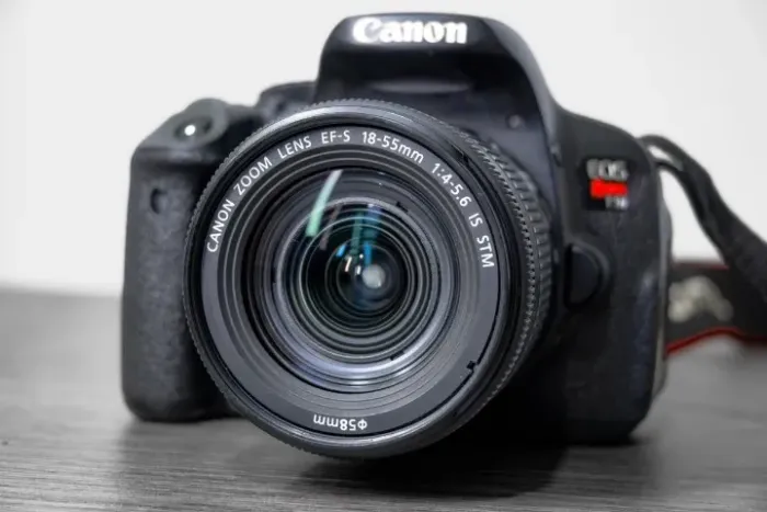 Camera DSLR Canon EOS Rebel T5i + Lente 18-55mm IS STM 8.300 Cliques C1138